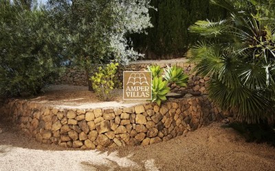 Spacious villa with guest apartment within short distance of the center of Altea la Vella.